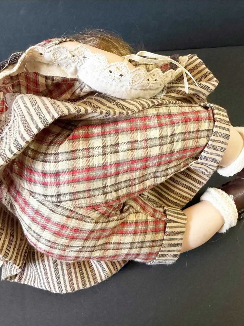 Duck House Heirloom Doll 236/5000 Brown Eye / Hair Girl Hat Porcelain 14